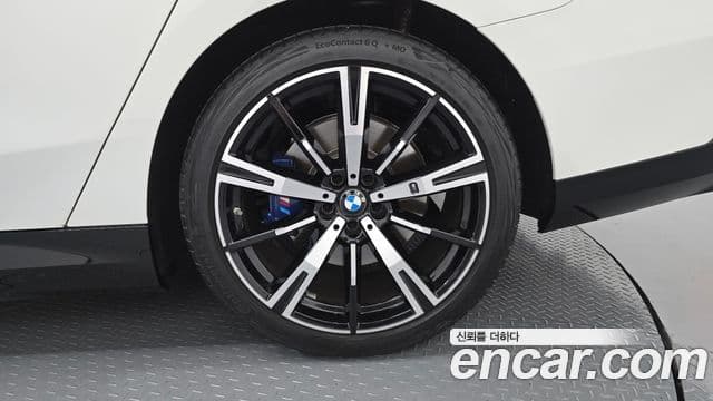 BMW 5 Series 2025 — Photo 10/36
