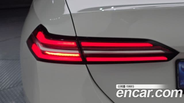 BMW 5 Series 2025 — Photo 11/36