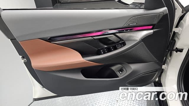 BMW 5 Series 2025 — Photo 30/36