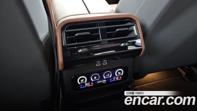 BMW 5 Series 2025 — Photo 12/36