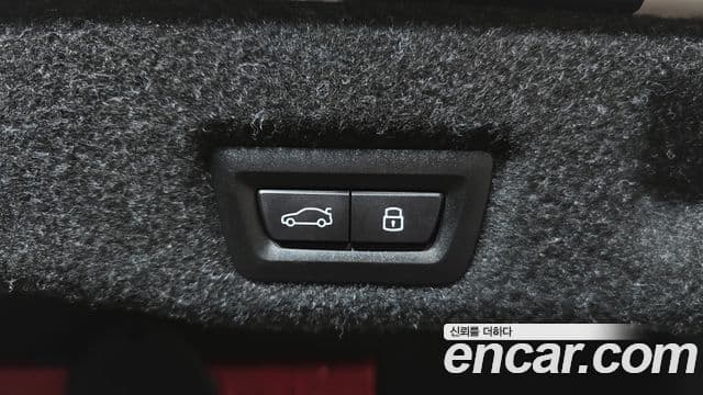 BMW 5 Series 2025 — Photo 32/36