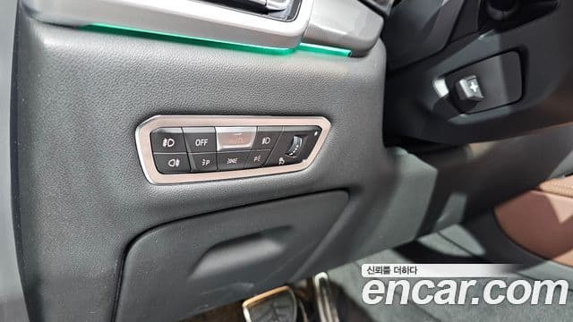 BMW X6 2020 — Photo 28/35