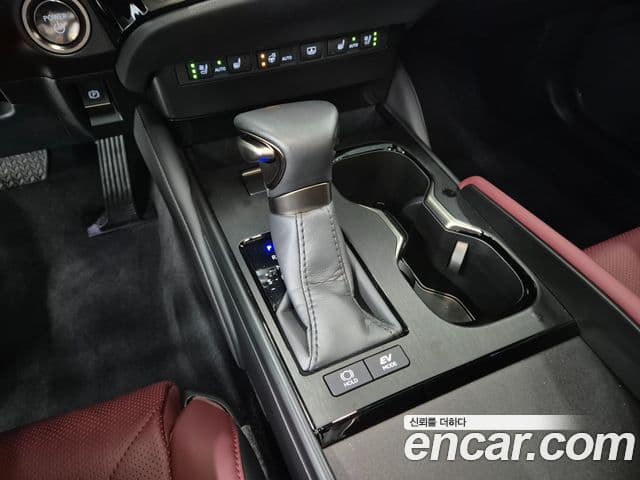 Lexus ES300h 2025 — Photo 10/19
