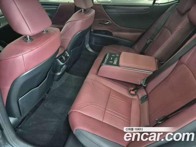 Lexus ES300h 2025 — Photo 11/19