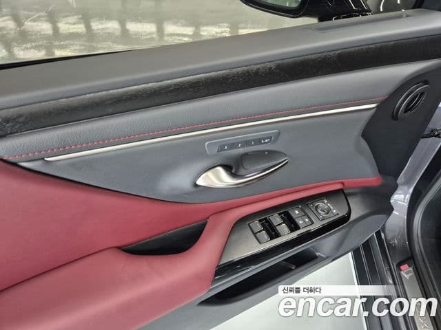 Lexus ES300h 2025 — Photo 5/19