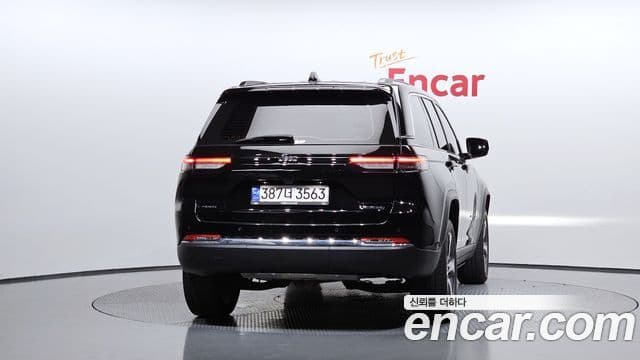 Jeep Grand Cherokee 2023 — Фото 4/20