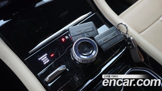Jeep Grand Cherokee 2023 — Фото 9/20