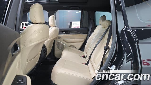 Jeep Grand Cherokee 2023 — Фото 12/20