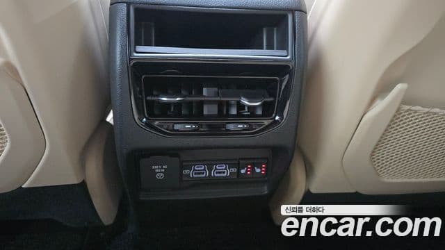 Jeep Grand Cherokee 2023 — Photo 17/31