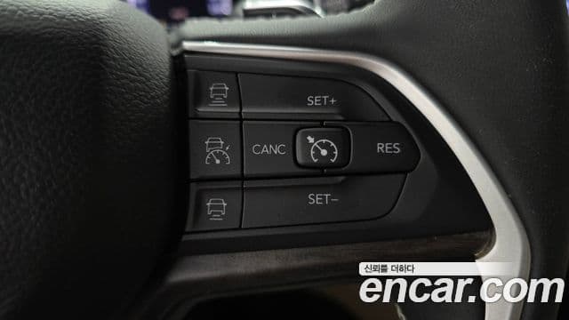 Jeep Grand Cherokee 2023 — Photo 13/31