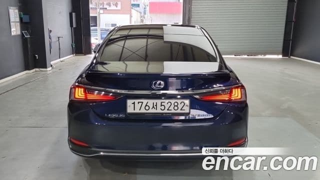 Lexus ES300h 2021 — Şəkil 2/18