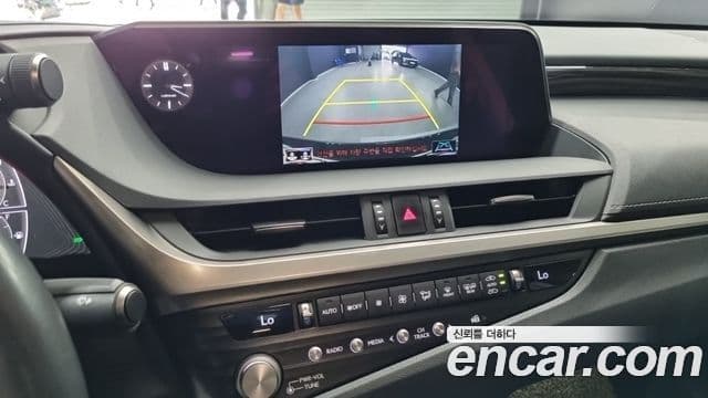 Lexus ES300h 2021 — Şəkil 12/18