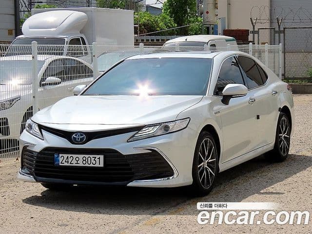 Toyota Camry 2024 — ფოტო 15/20