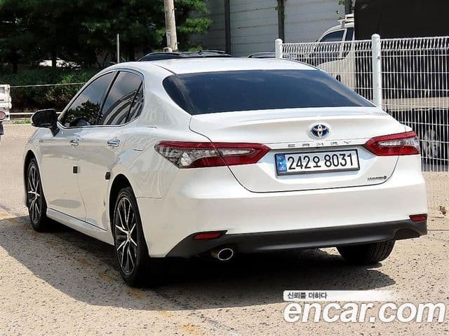 Toyota Camry 2024 — ფოტო 20/20
