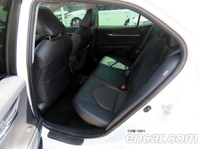 Toyota Camry 2024 — ფოტო 10/20