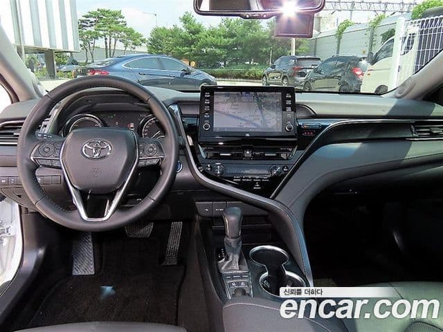 Toyota Camry 2024 — ფოტო 11/20