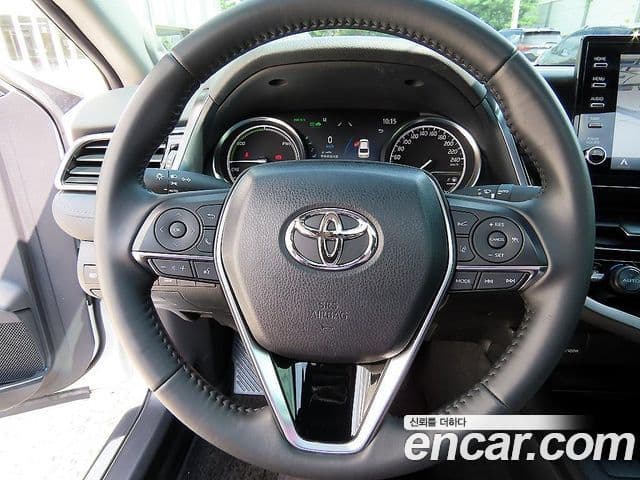 Toyota Camry 2024 — ფოტო 2/20