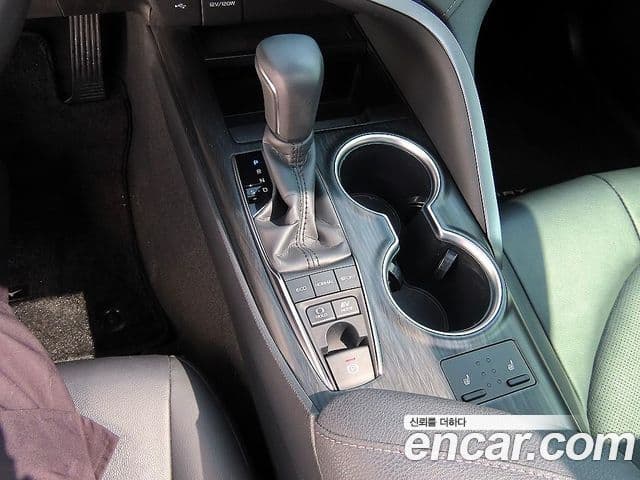 Toyota Camry 2024 — ფოტო 12/20