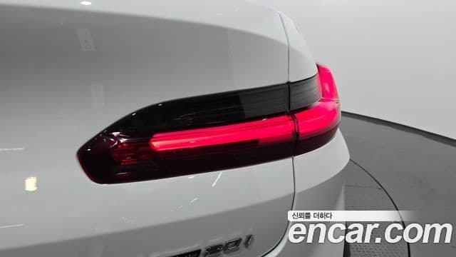 BMW X4 2023 — Photo 14/32