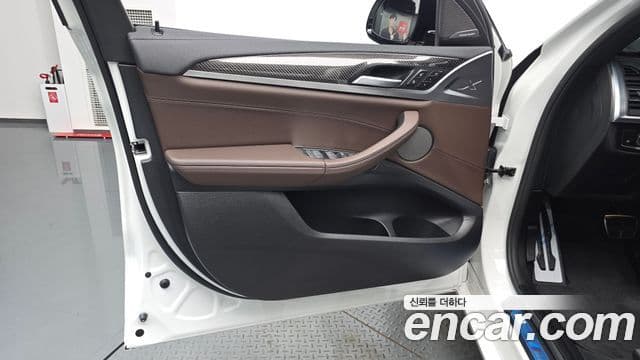 BMW X4 2023 — Photo 29/32