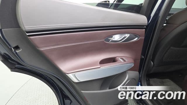 Genesis GV70 2022 — Photo 20/33