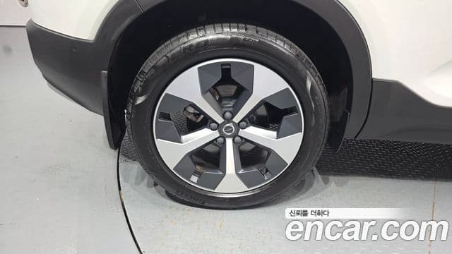 Volvo XC40 2024 — Photo 27/31