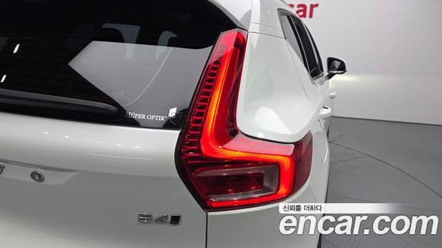 Volvo XC40 2024 — Photo 10/31