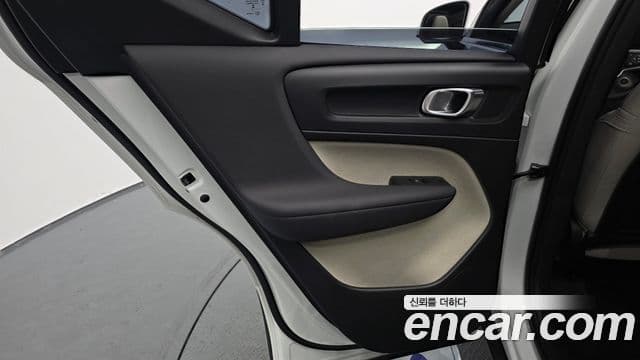 Volvo XC40 2024 — Photo 16/31