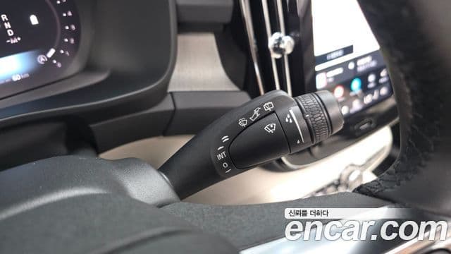Volvo XC40 2024 — Photo 22/31