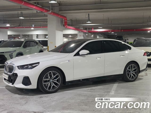 BMW 5 Series 2023 — Şəkil 9/20