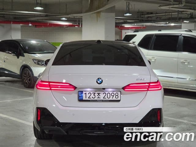 BMW 5 Series 2023 — Şəkil 17/20