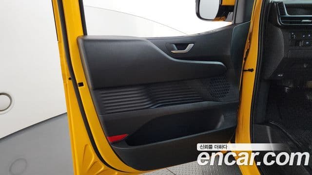 Hyundai Staria 2026 — Photo 27/33