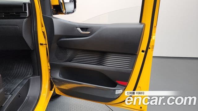 Hyundai Staria 2026 — Photo 8/33