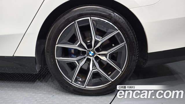 BMW 5 Series 2024 — Şəkil 27/32
