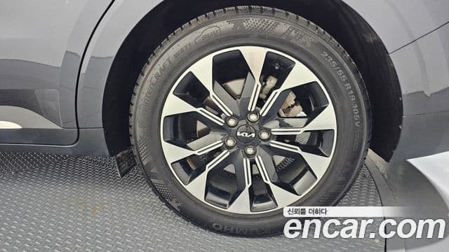 Kia Carnival 2022 — ფოტო 34/37
