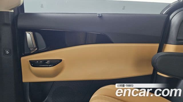 Kia Carnival 2022 — ფოტო 28/37