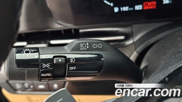 Kia Carnival 2022 — ფოტო 19/37