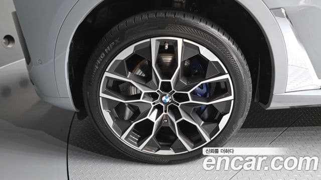 BMW X7 2023 — Photo 7/34