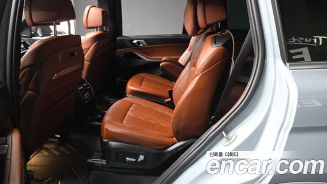 BMW X7 2023 — Photo 33/34