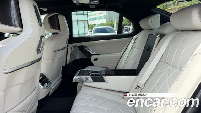 BMW i7 2024 — Photo 18/20