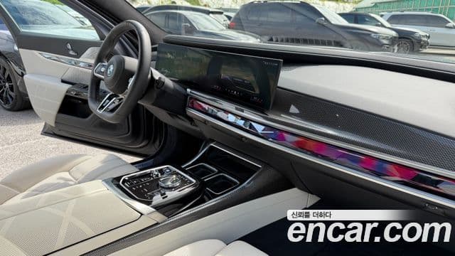 BMW i7 2024 — Photo 7/20
