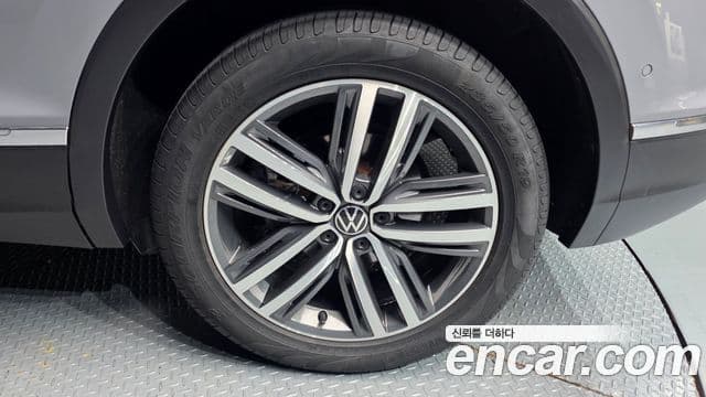 Volkswagen Tiguan 2021 — Şəkil 12/37