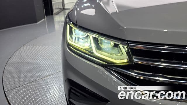 Volkswagen Tiguan 2021 — Şəkil 15/37