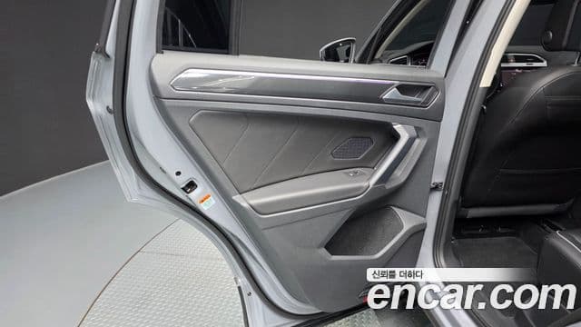 Volkswagen Tiguan 2021 — Şəkil 13/37