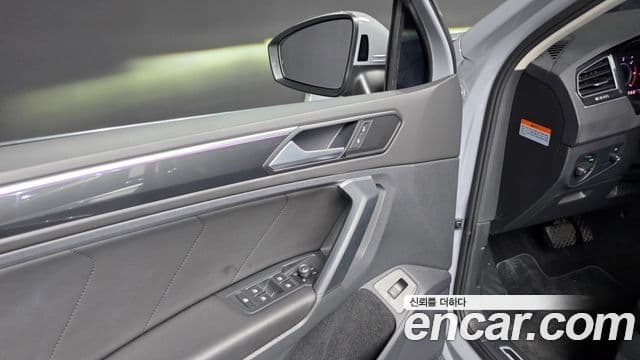 Volkswagen Tiguan 2021 — Şəkil 10/37