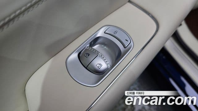 Genesis G90 2022 — ფოტო 11/38
