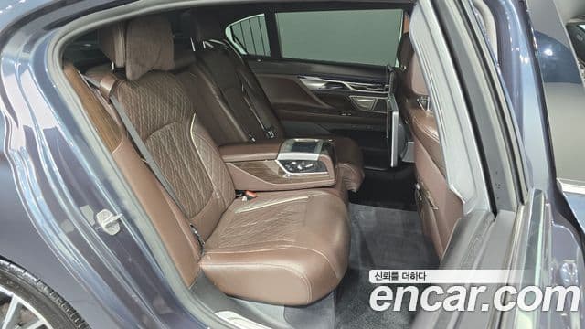 BMW 7 Series 2020 — Фото 11/20
