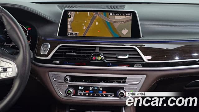 BMW 7 Series 2020 — Фото 14/20