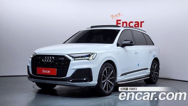Audi Q7 2021 — Фото 1/20