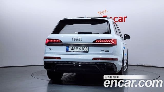 Audi Q7 2021 — Фото 4/20